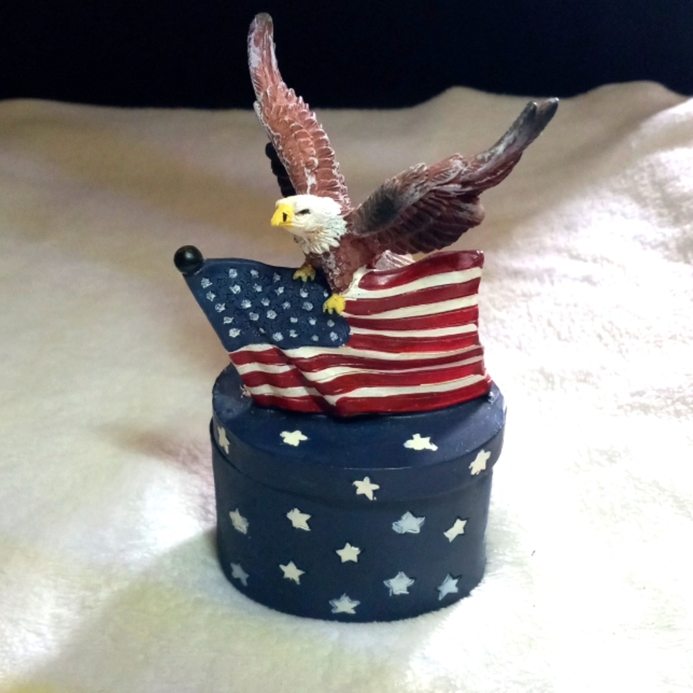 TRINKET BOX WITH USA 🇺🇸 FLAG AND BIRD 🐦